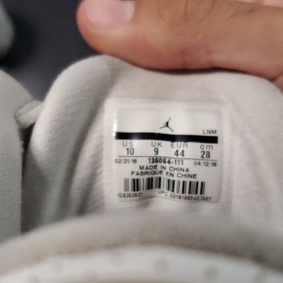 White Jordan 3s - Picture 6 of 6